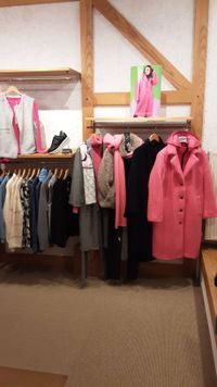 Fake Fur Coat in pink von &quot;Frieda+Freddies&quot;, Wollmantel in marine von &quot;White Label&quot;, Teddykurzjacke von &quot;White Label&quot;